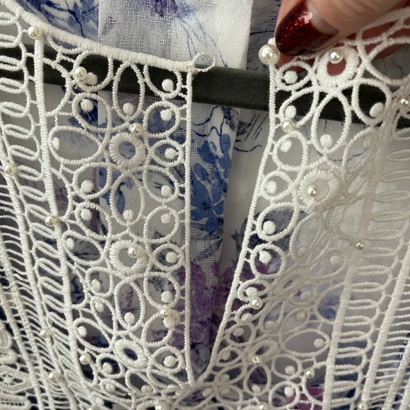 Printed floral and lace tunic - Picture 6 of 7